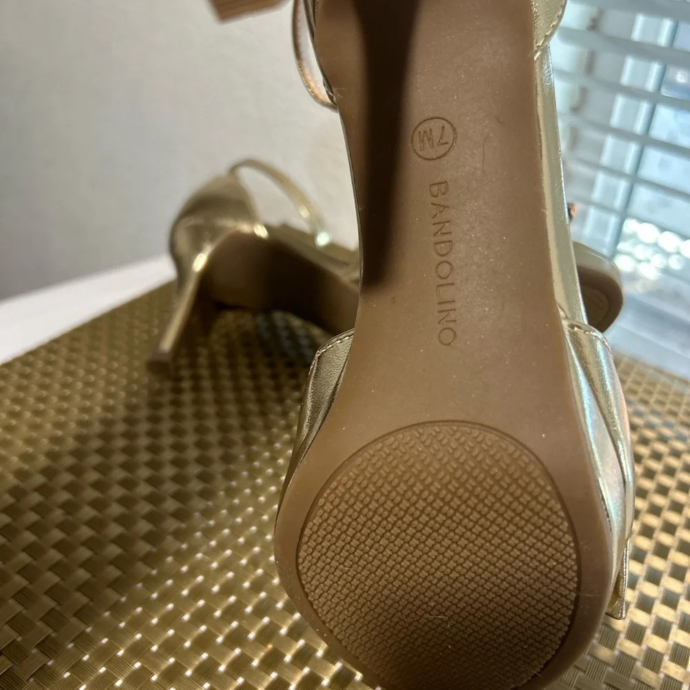 NIB BANDOLINO Elegant Gold Women's Heels with Bow Accent SIZE 7 - Picture 9 of 9